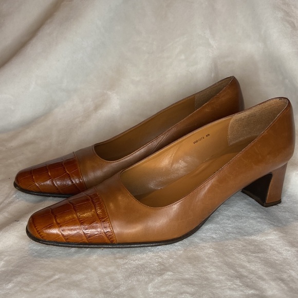 Lauren Ralph Lauren Brown Heels - Picture 2 of 10